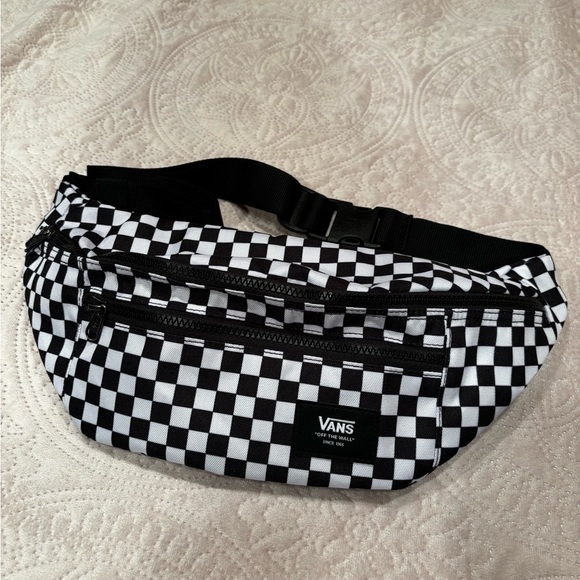 Vans Handbags - NEW Vans Ward Checkered crossbody/sling bag